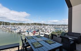 Bay Of Islands Apartment With Marina Views